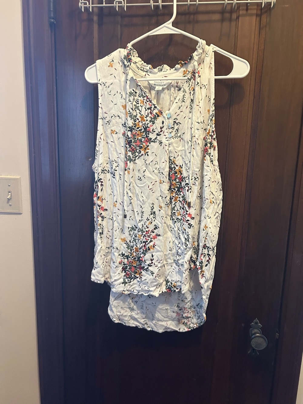 Stitch Fix Sleeveless Floral V-Neck Blouse in Cream